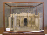 Showcase for model for the Bank of England, London M1384.